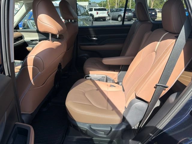 Used 2025 Toyota Grand Highlander AWD image 13