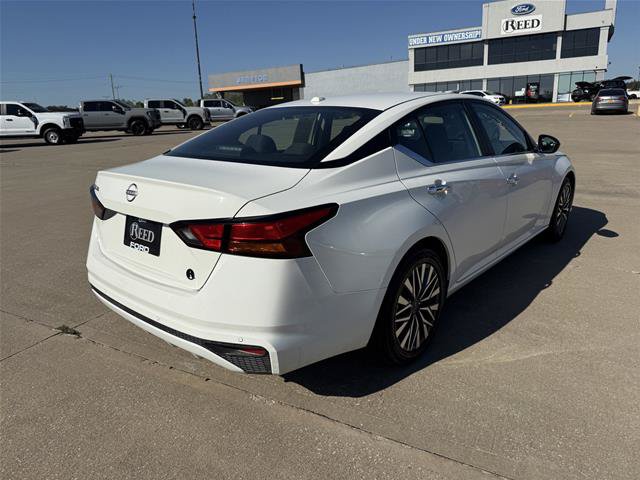 Used 2025 Nissan Altima 2.5 SV FWD image 9