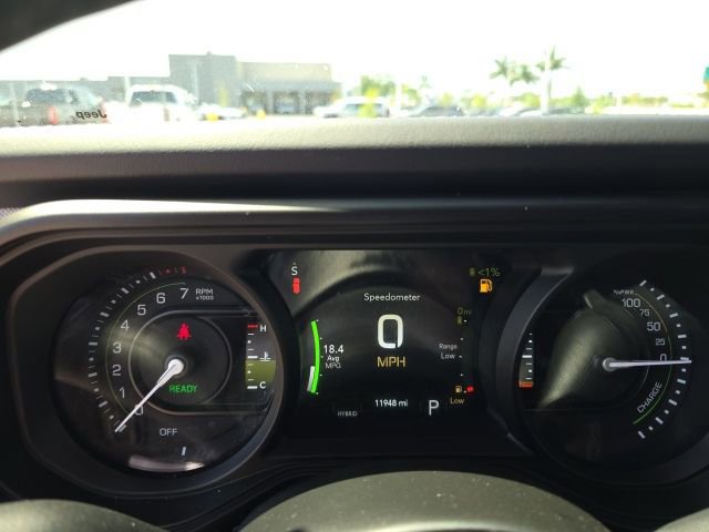 Used 2025 Jeep Wrangler Sahara AWD/4WD image 11