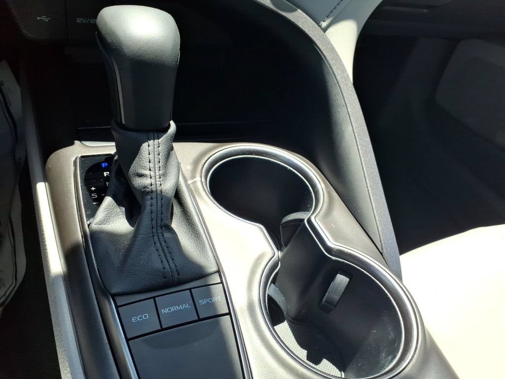 Used 2024 Toyota Camry SE w/ Cold Weather Package FWD image 21