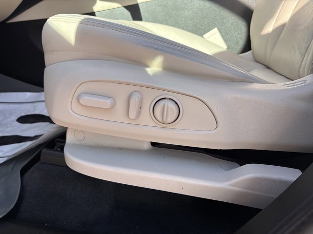 Used 2023 Buick Enclave Essence image 43
