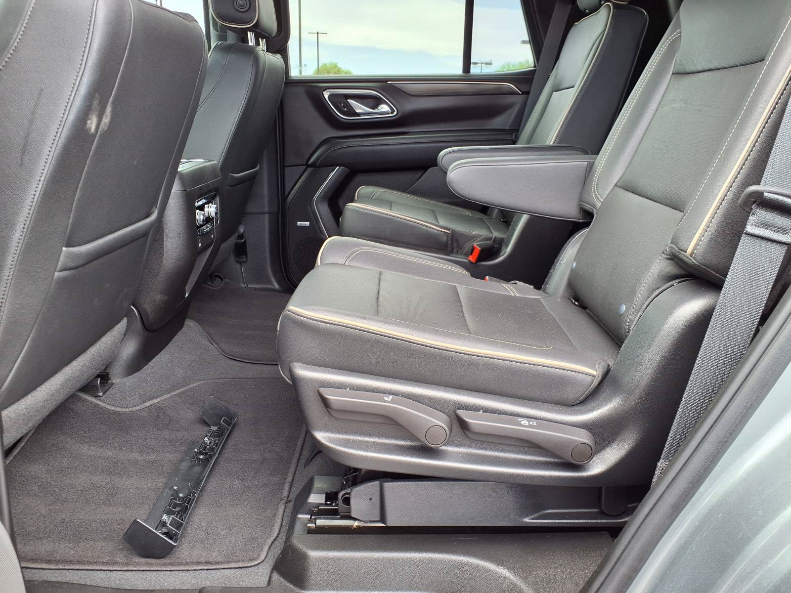 Used 2023 GMC Yukon SLT w/ SLT Premium Package AWD/4WD image 18