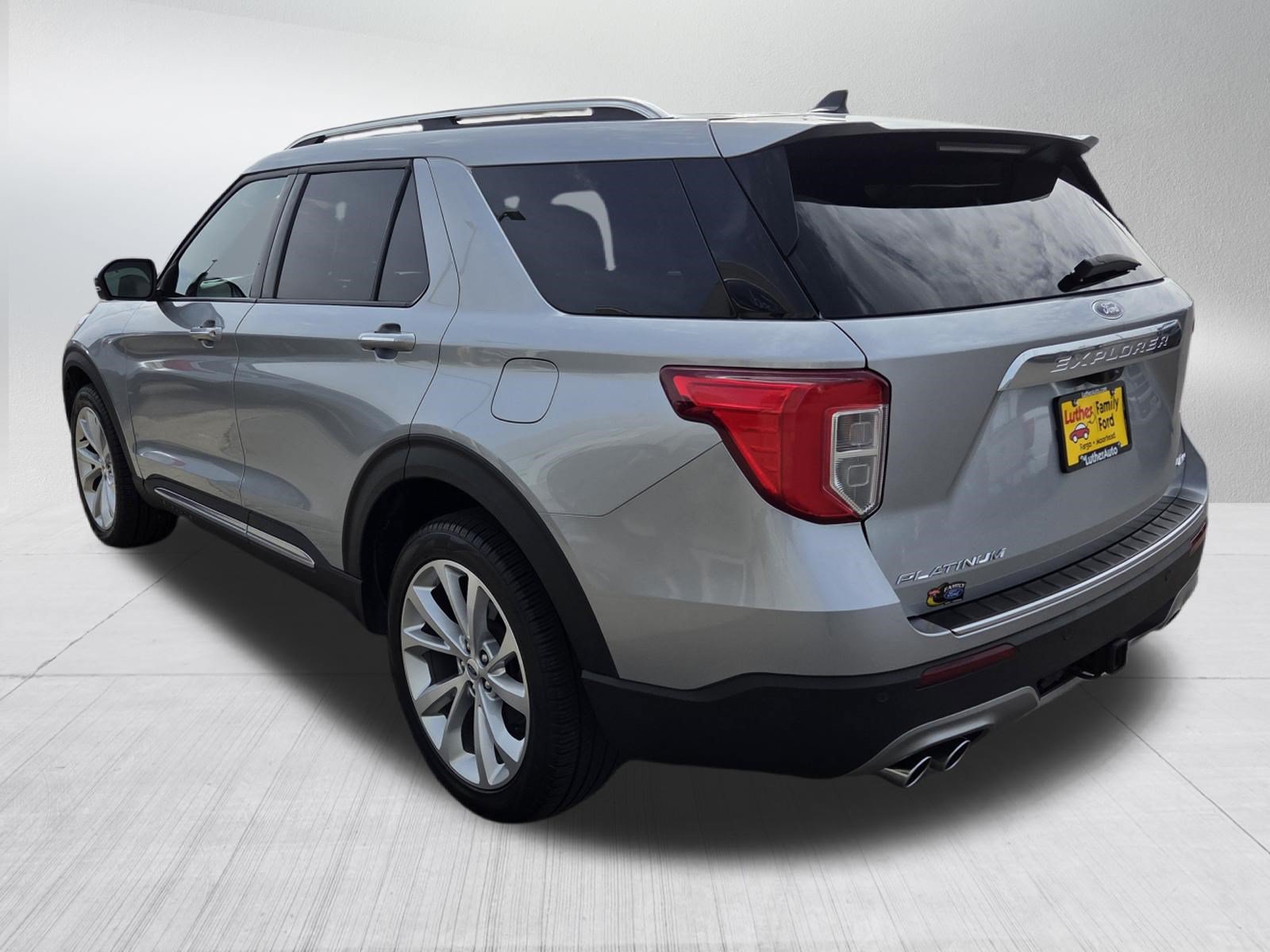 Certified 2023 Ford Explorer Platinum w/ Technology Package AWD/4WD image 5