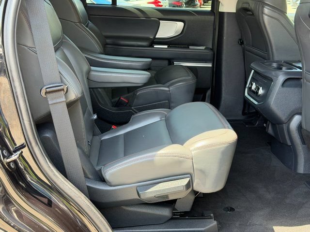 Certified 2025 Ford Expedition Active AWD/4WD image 7