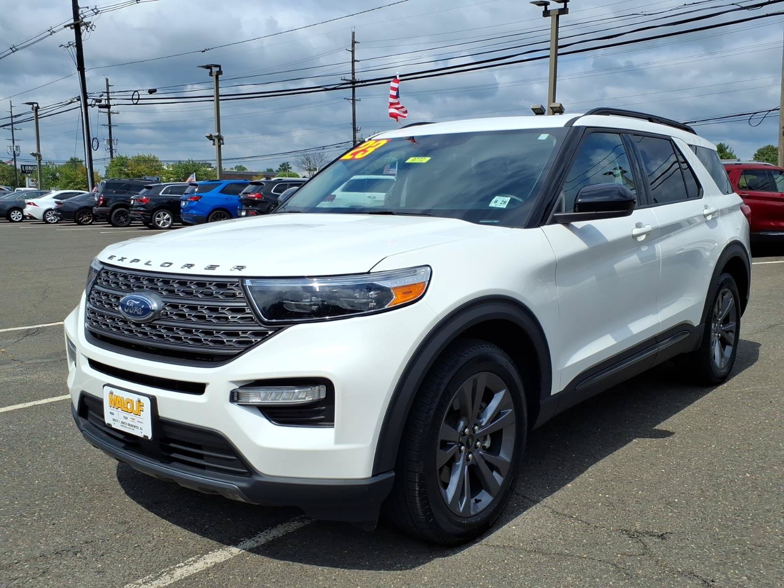 Certified 2023 Ford Explorer XLT w/ Equipment Group 202A AWD/4WD image 3
