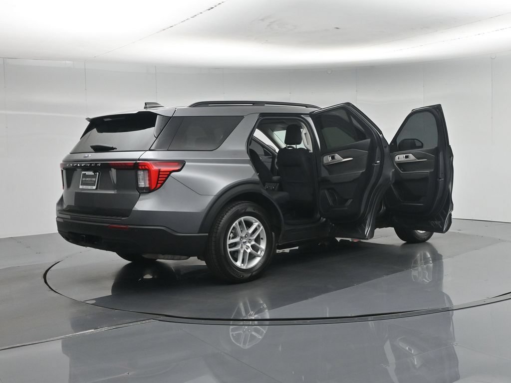 Certified 2025 Ford Explorer Active RWD image 34