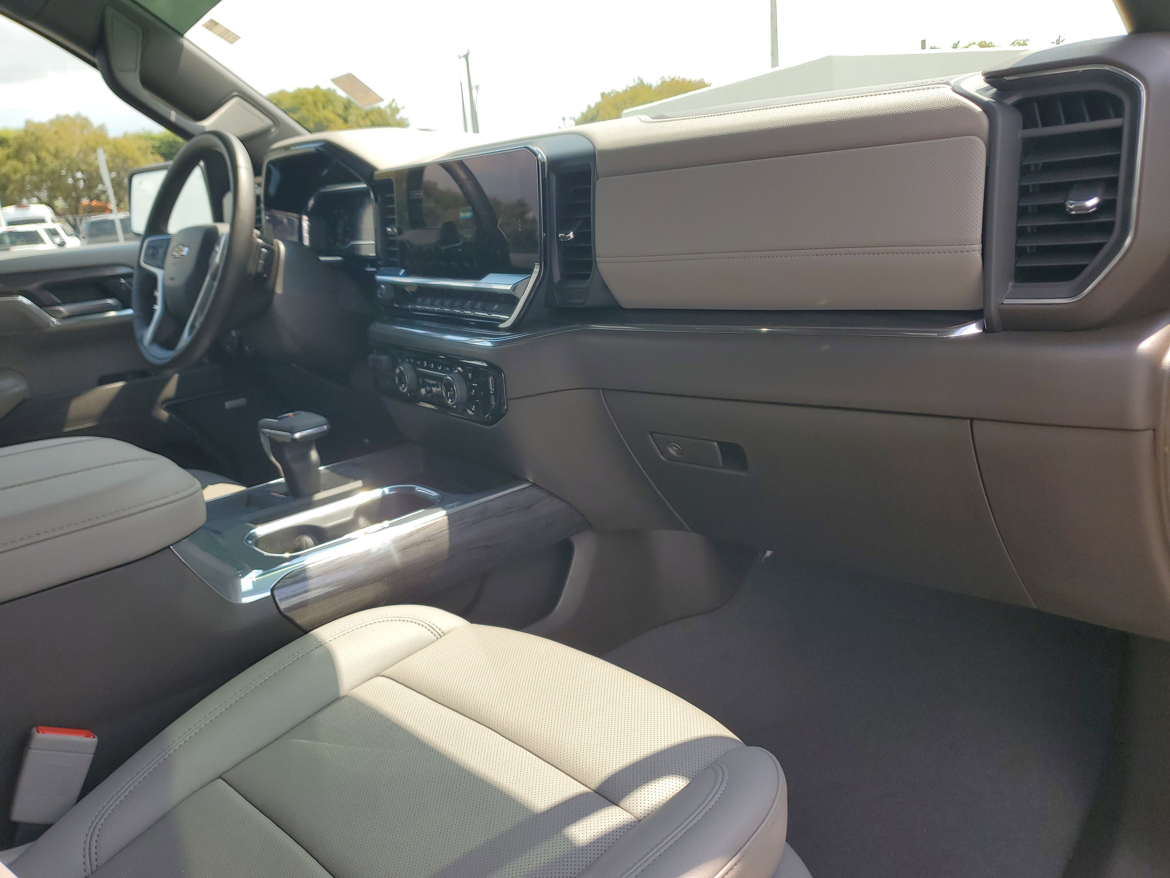 Used 2024 Chevrolet Silverado 1500 LTZ AWD/4WD image 16