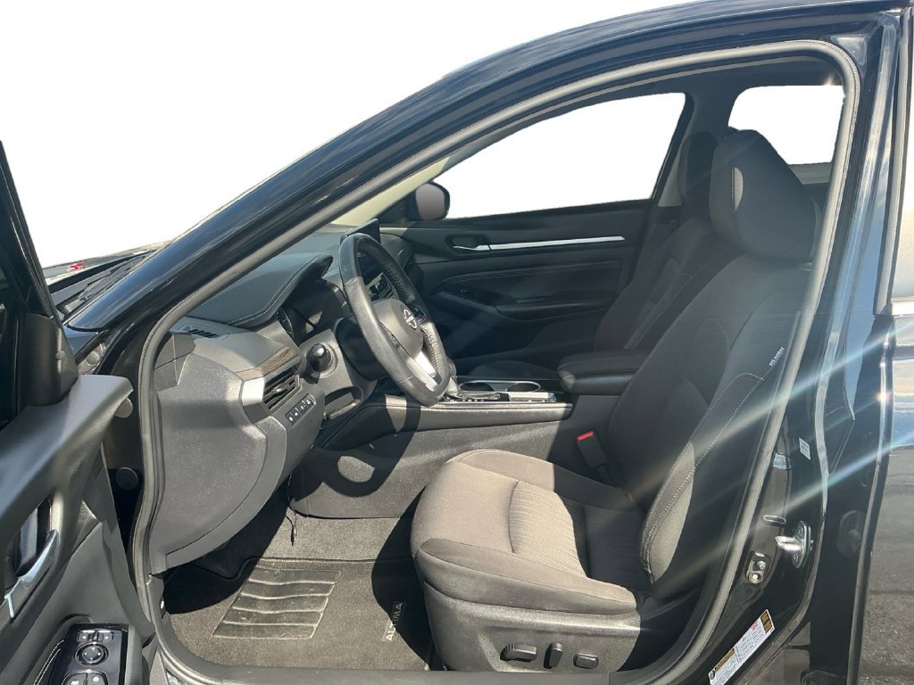 Used 2023 Nissan Altima 2.5 SV FWD image 14