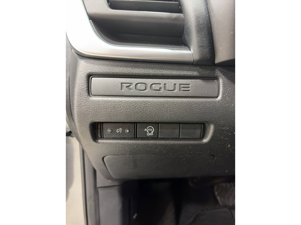 Used 2024 Nissan Rogue SV FWD image 14