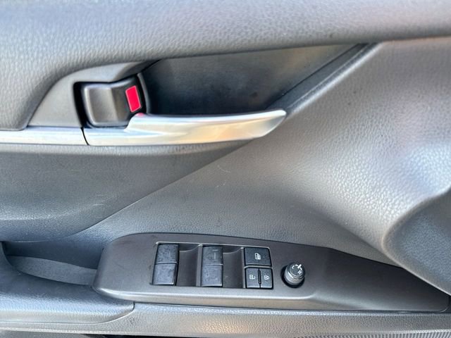 Used 2022 Toyota Camry SE FWD image 14