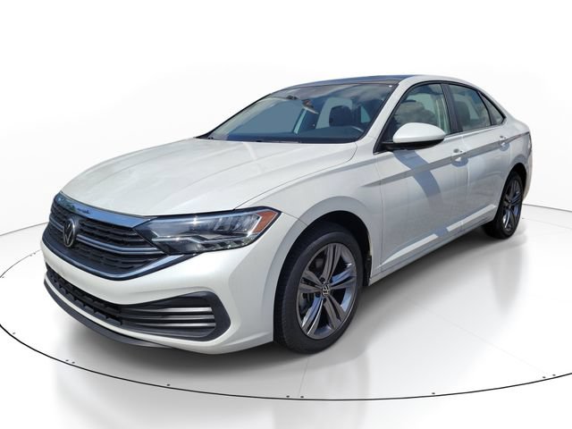 Used 2023 Volkswagen Jetta SE w/ Panoramic Sunroof Package FWD image 4