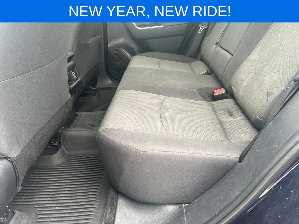 Used 2021 Toyota RAV4 XLE image 18
