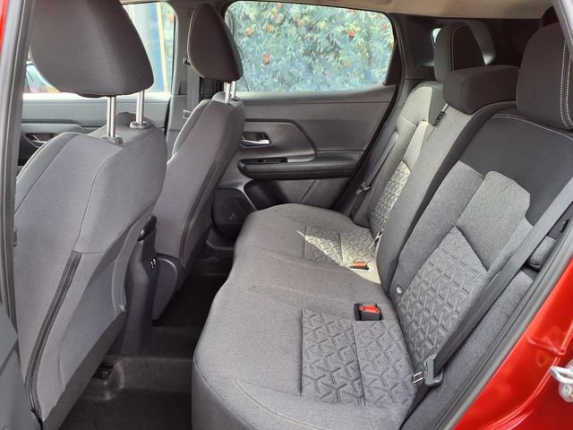 Used 2025 Nissan Kicks SV w/ Charging Package FWD image 17