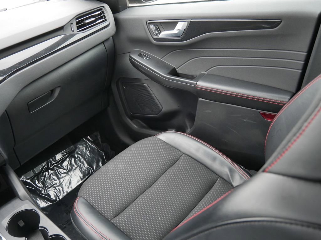 Certified 2025 Ford Escape ST-Line AWD/4WD image 17