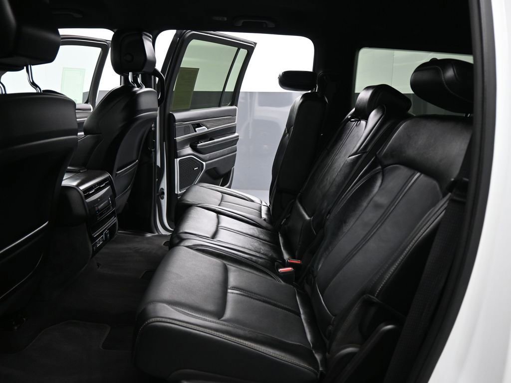 Used 2024 Jeep Wagoneer Series II w/ Flexible Seating Group image 21