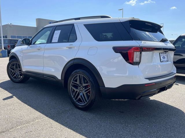 Certified 2025 Ford Explorer ST-Line w/ Premium Package RWD image 4