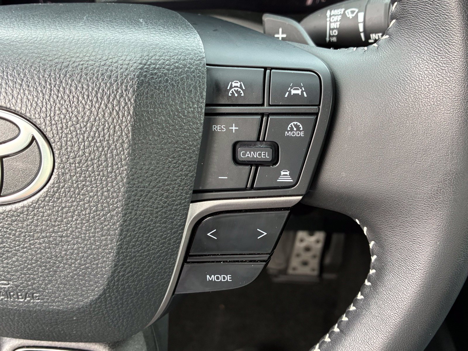Used 2025 Toyota Camry SE FWD image 26