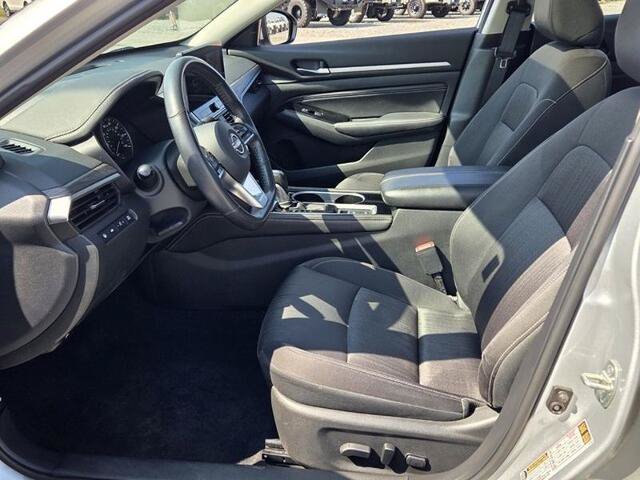 Used 2023 Nissan Altima 2.5 SV w/ SV Premium Package FWD image 5