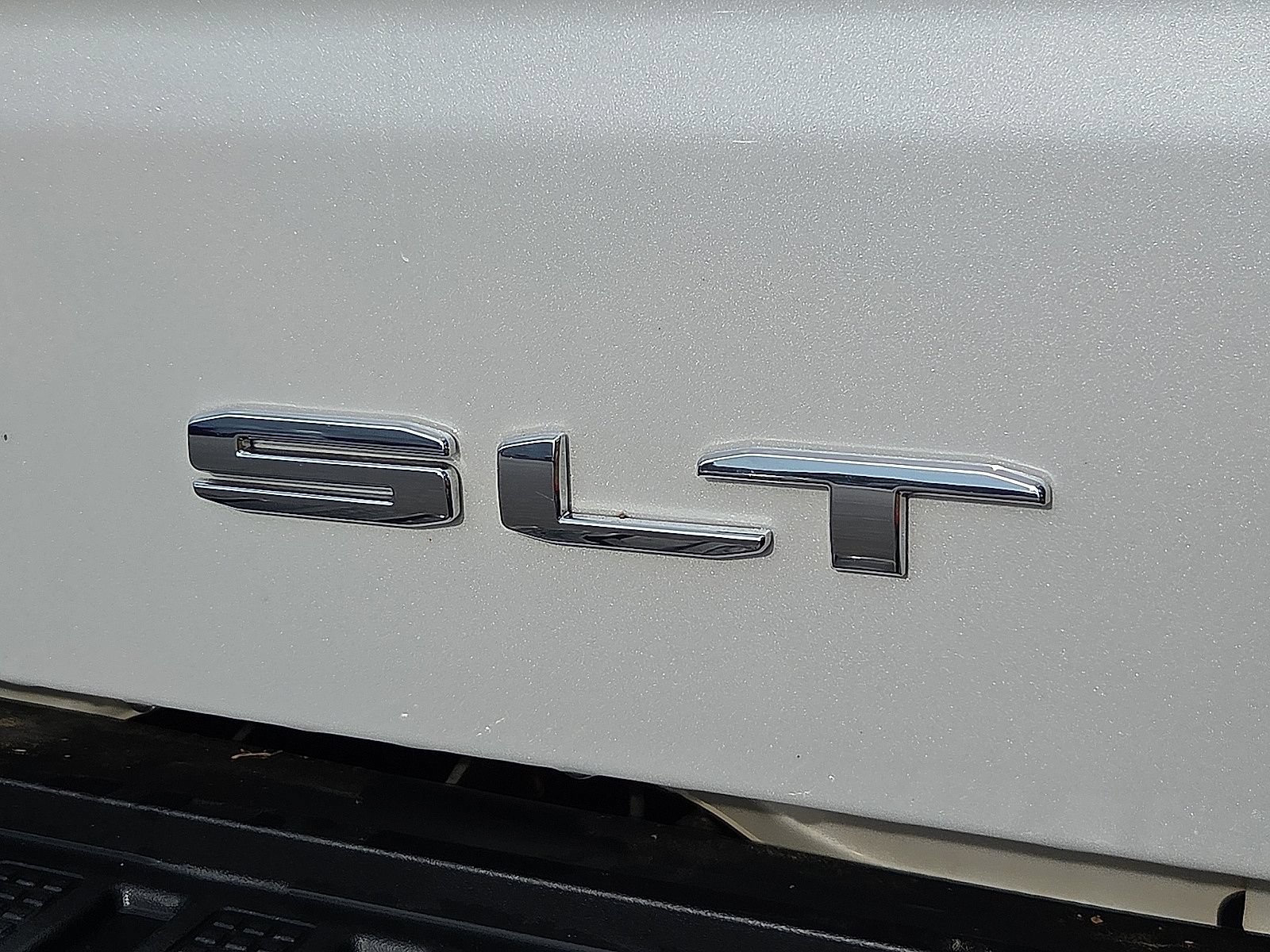 Used 2022 GMC Sierra 1500 SLT w/ SLT Convenience Package AWD/4WD image 9