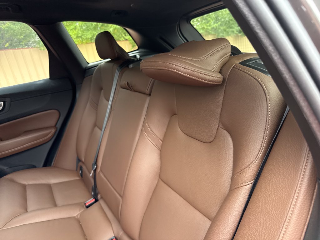 Used 2025 Volvo XC60 B5 Plus w/ Protection Package Premier AWD/4WD image 18