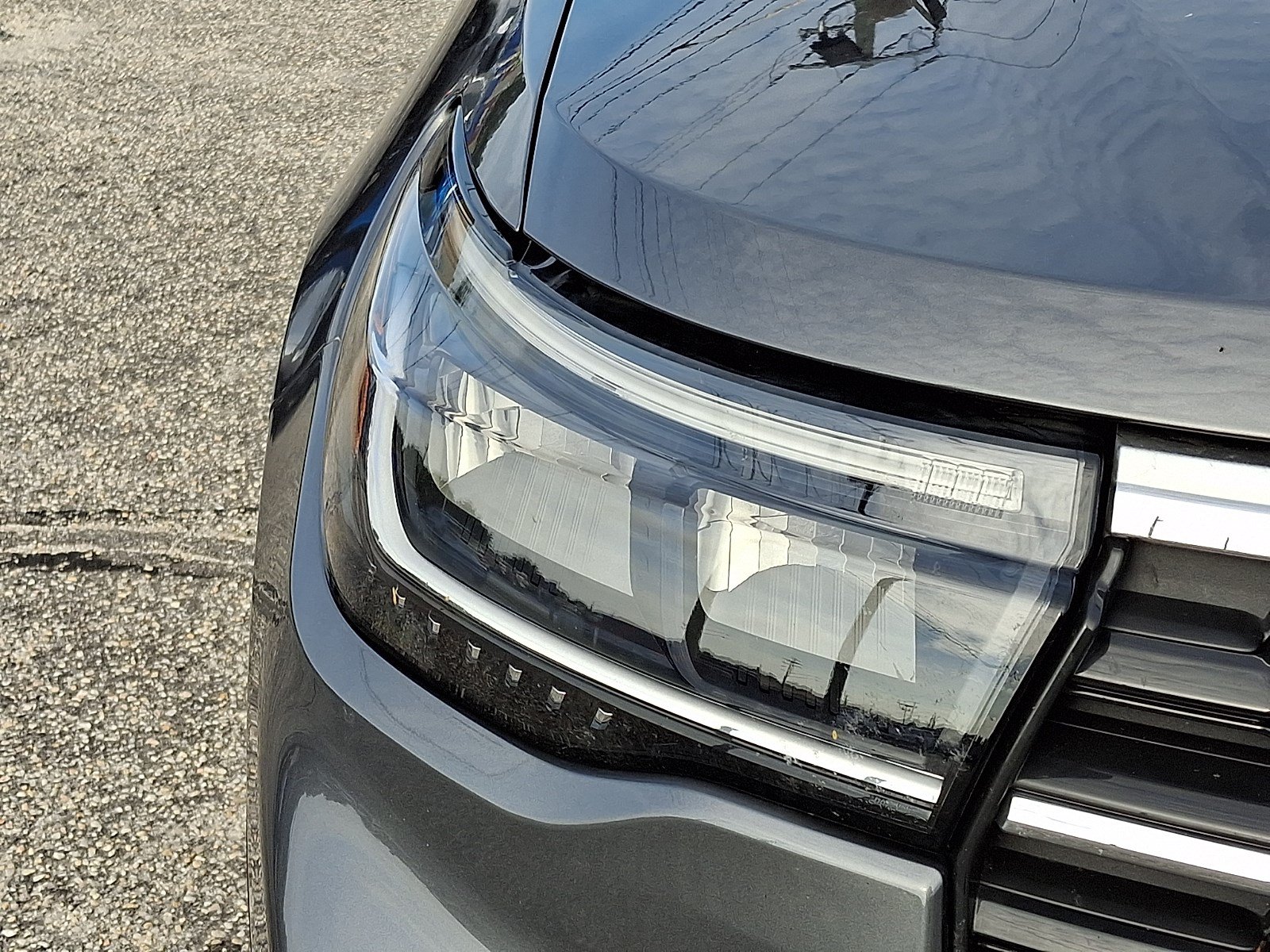 Certified 2025 Ford Explorer Active RWD image 8