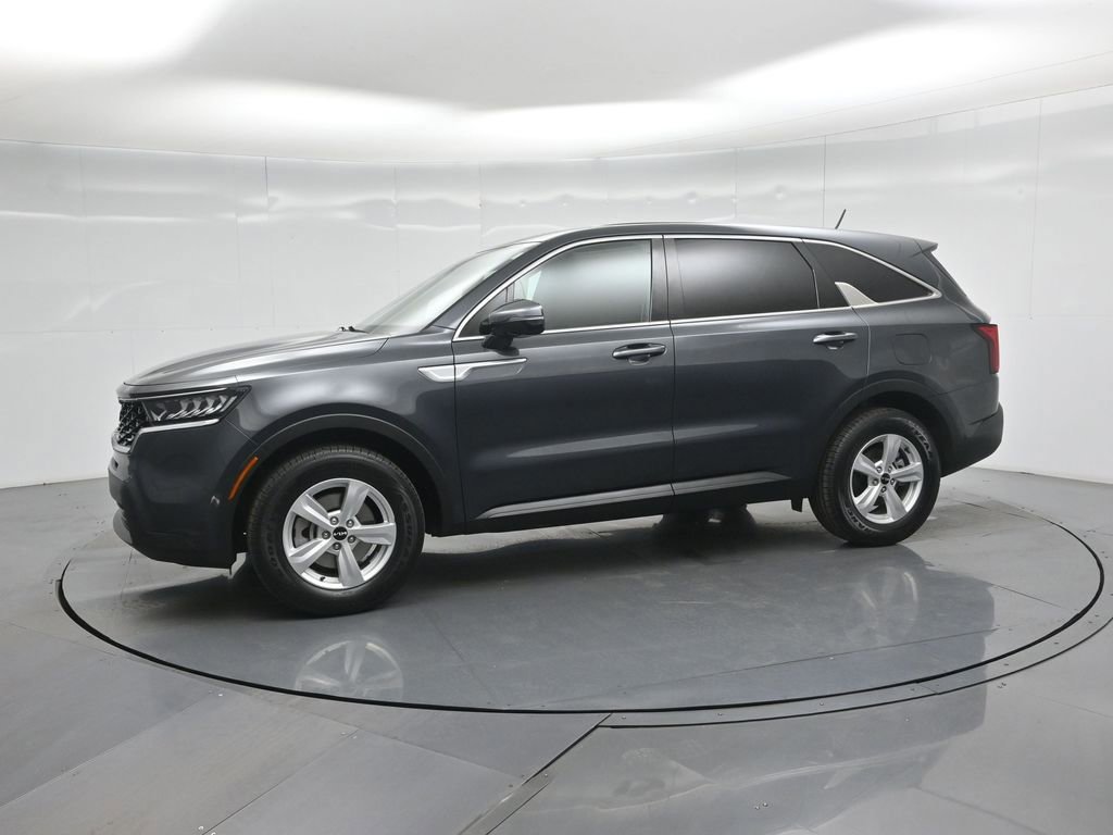 Used 2023 Kia Sorento LX image 28