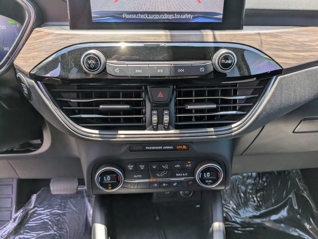 Certified 2020 Ford Escape Titanium w/ Titanium Premium Package 2.0 FWD image 30