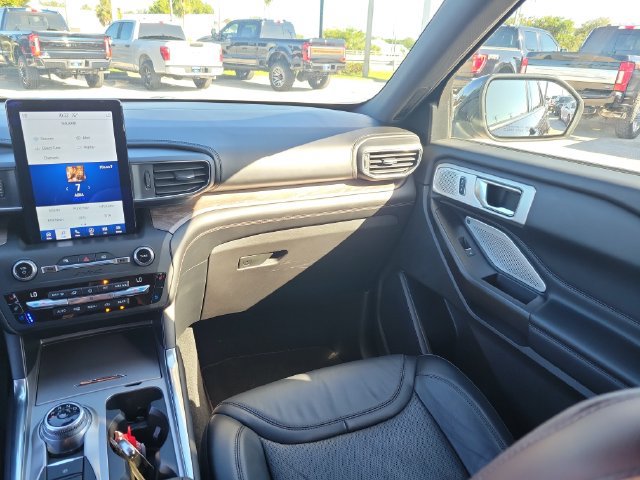 Certified 2020 Ford Explorer Platinum w/ Premium Technology Package AWD/4WD image 24