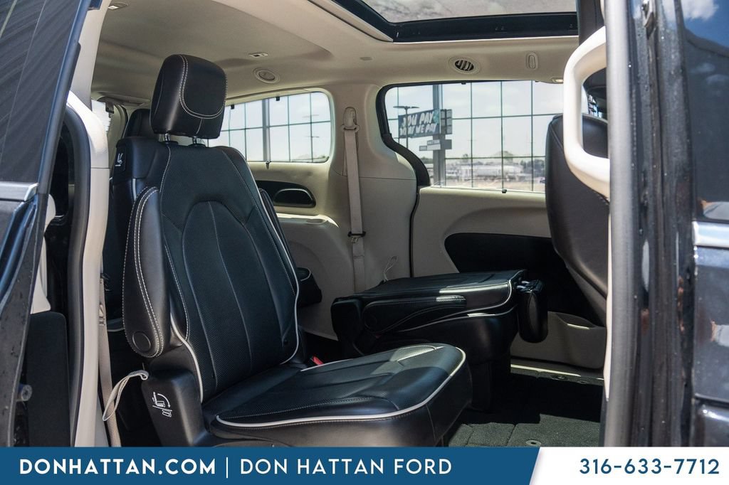 Used 2023 Chrysler Pacifica Limited FWD image 21