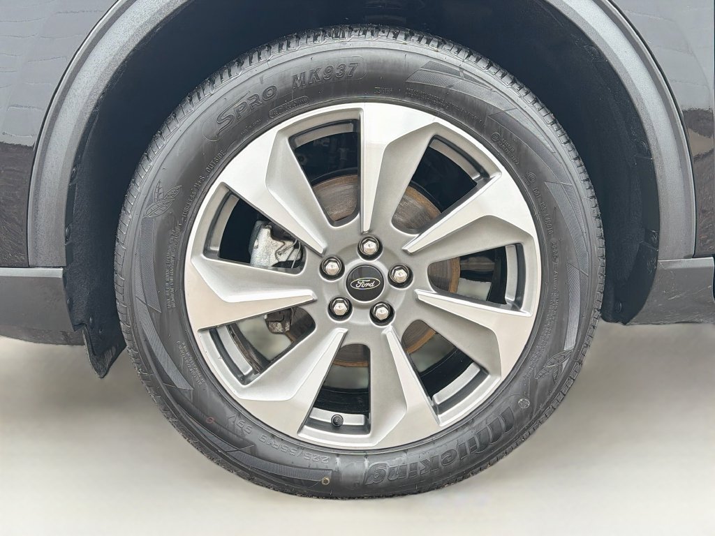 Certified 2025 Ford Escape Platinum AWD/4WD image 32