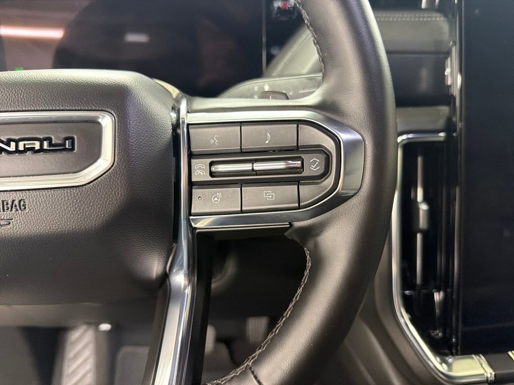 Used 2025 GMC Yukon XL Denali image 21