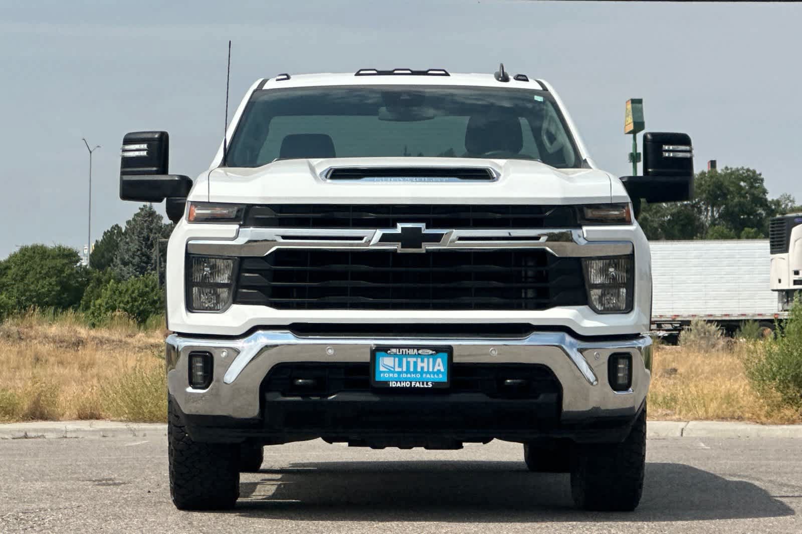 Used 2025 Chevrolet Silverado 2500 LT w/ Convenience Package AWD/4WD image 9