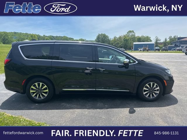 Used 2023 Chrysler Pacifica Limited FWD image 6