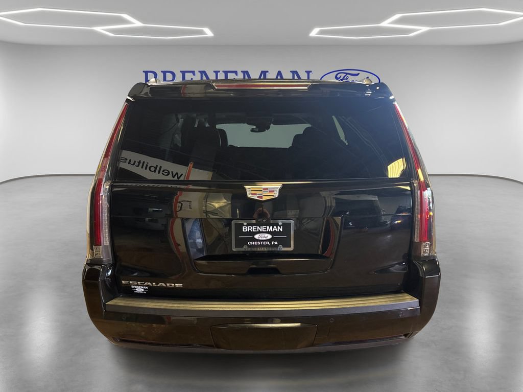Used 2019 Cadillac Escalade Luxury w/ Escalade Sport Edition AWD/4WD image 6