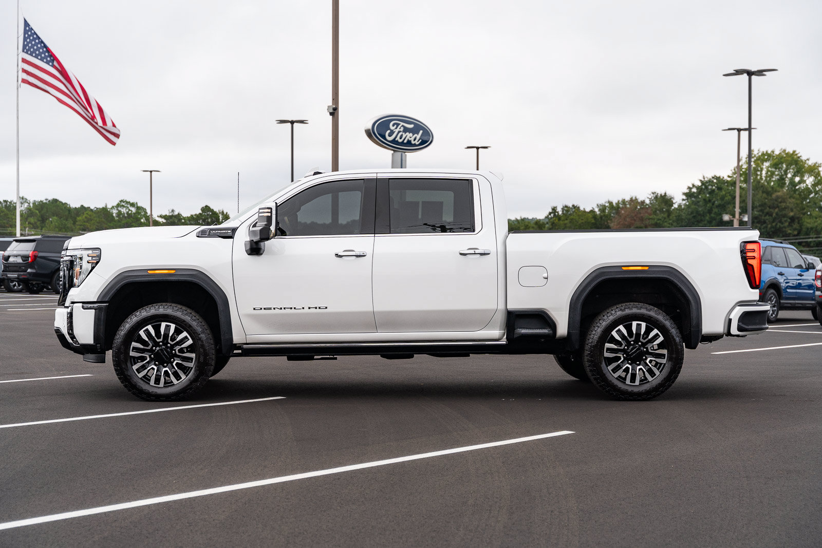 Used 2025 GMC Sierra 2500 Denali Ultimate w/ Max Trailering Package AWD/4WD image 4