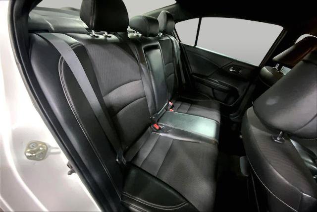 Used 2017 Honda Accord Sport image 20