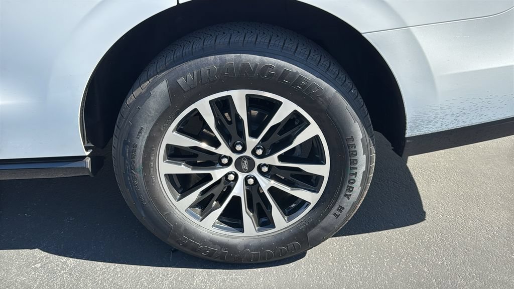 Certified 2025 Ford Expedition Platinum AWD/4WD image 9