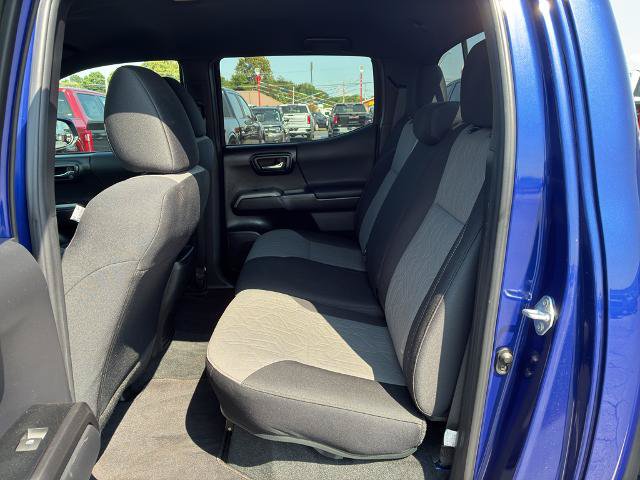Used 2023 Toyota Tacoma TRD Off-Road w/ Technology Package AWD/4WD image 18