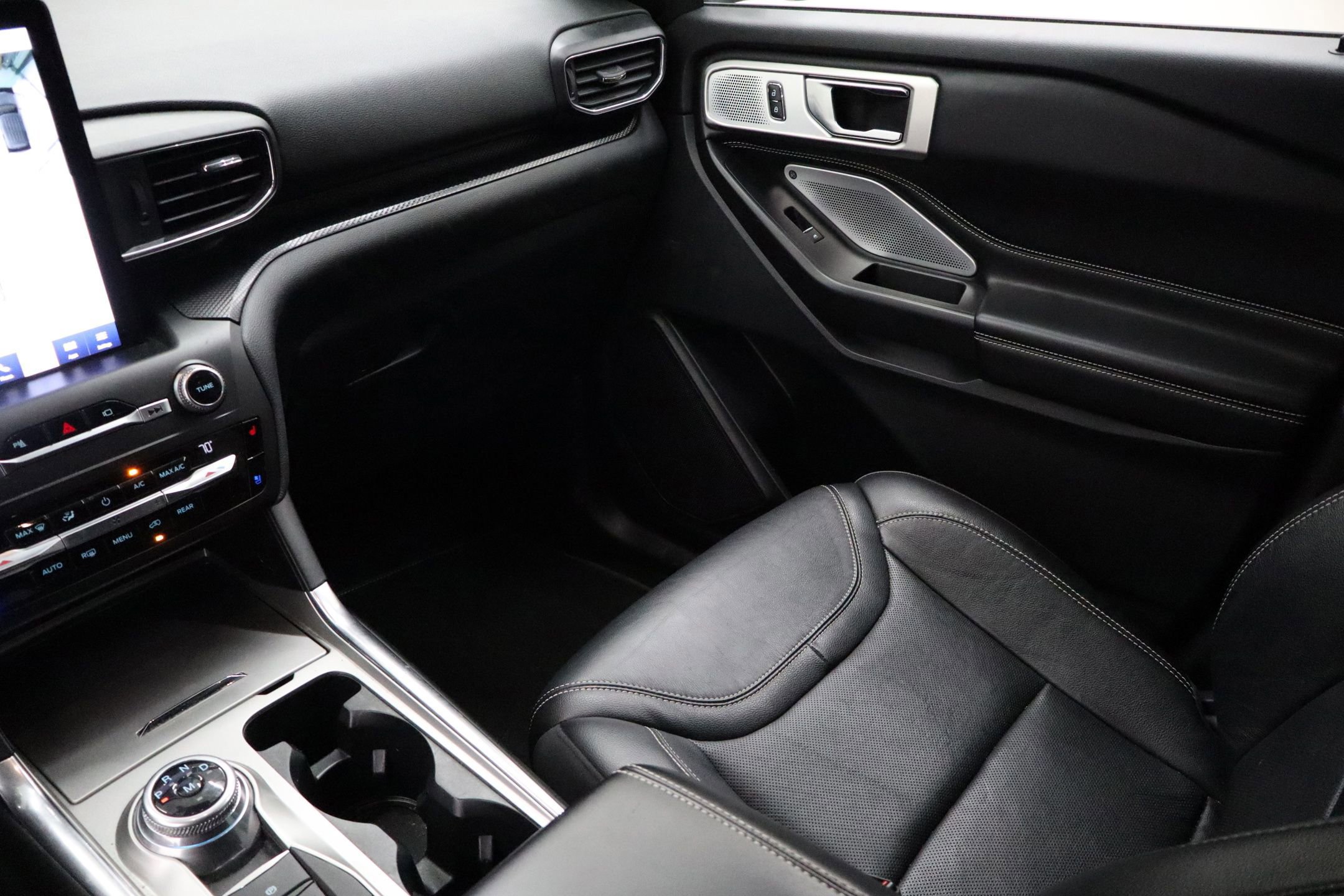 Certified 2020 Ford Explorer ST w/ Premium Technology Package image 30