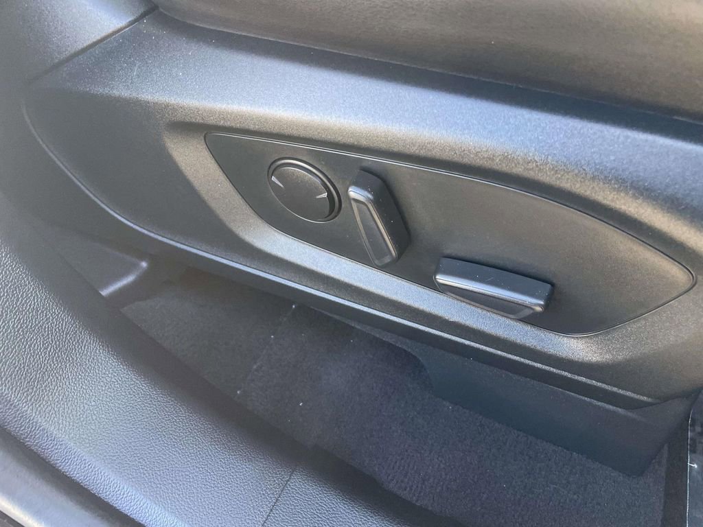 Certified 2022 Ford Explorer XLT w/ Equipment Group 202A image 30