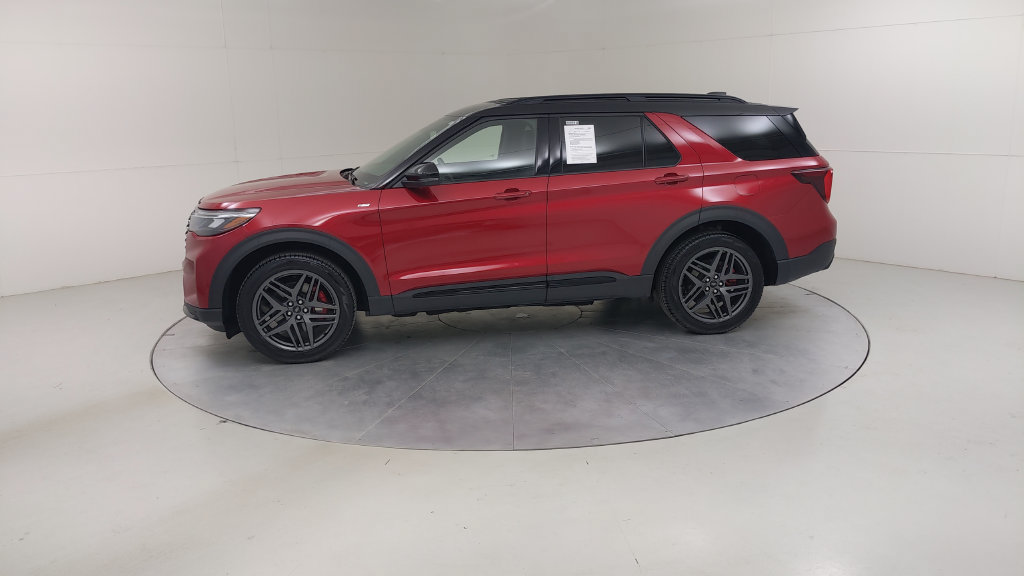 Certified 2026 Ford Explorer ST-Line w/ ST-Line Street Pack AWD/4WD image 19