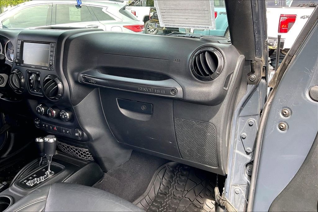 Used 2017 Jeep Wrangler Unlimited Sahara AWD/4WD image 15