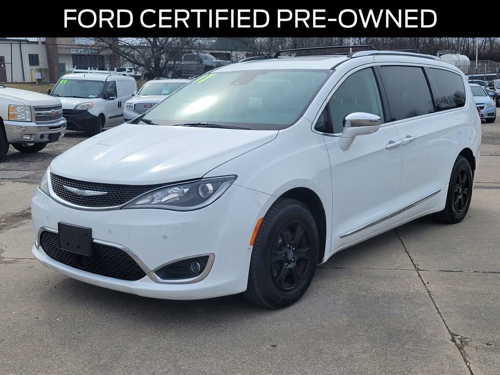 Used 2017 Chrysler Pacifica Limited image 2