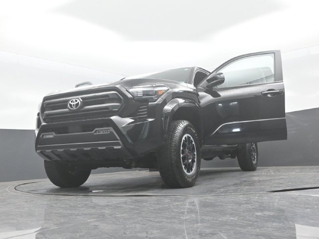 Used 2024 Toyota Tacoma SR5 AWD/4WD image 32