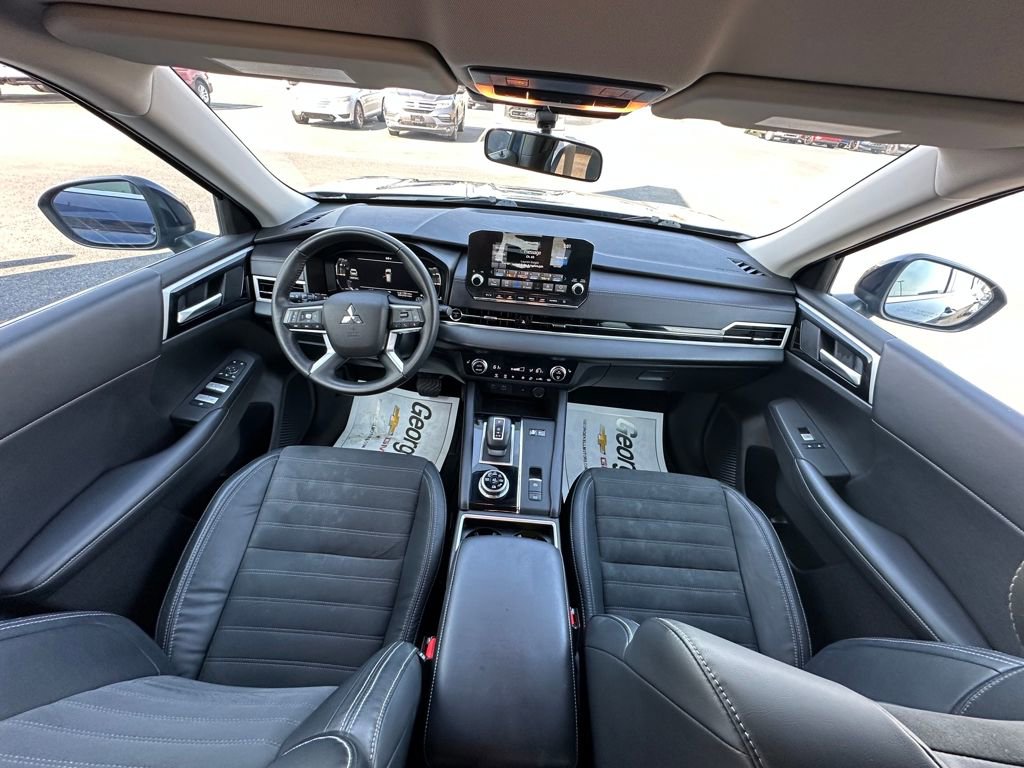 Used 2023 Mitsubishi Outlander SE image 5
