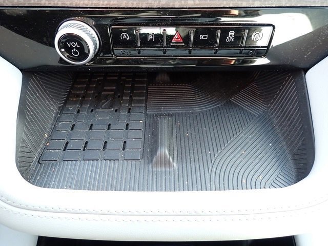 Certified 2025 Ford Explorer Platinum w/ LUX Leather Package image 26