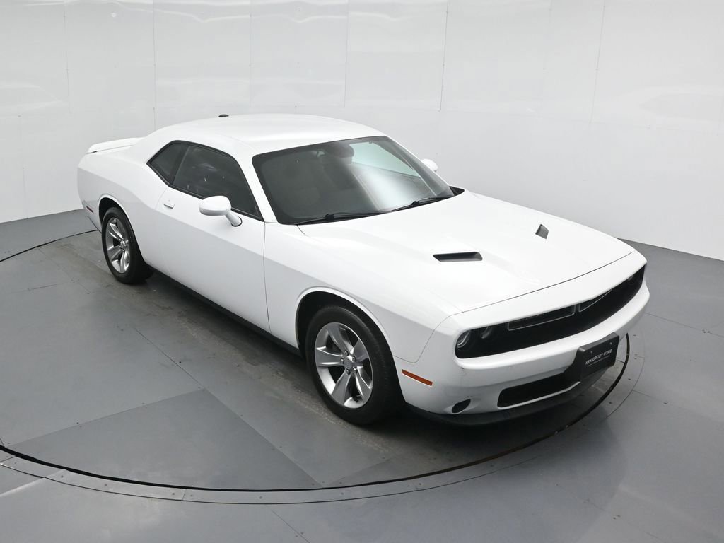 Used 2020 Dodge Challenger SXT image 3