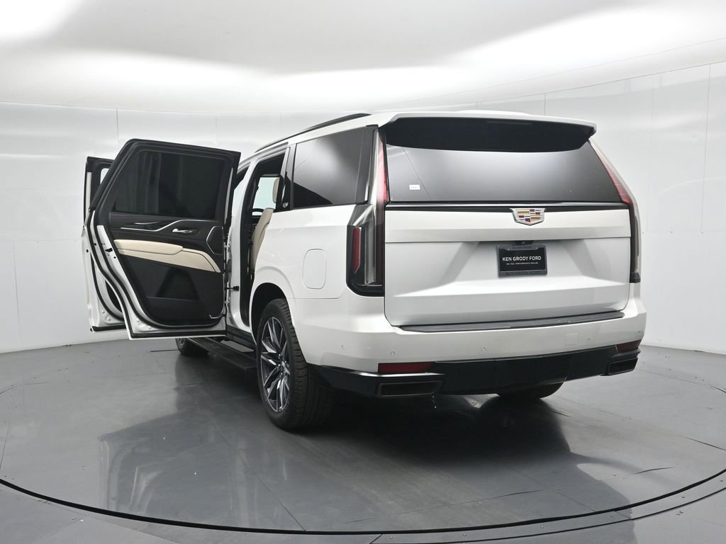 Used 2022 Cadillac Escalade Sport w/ Touring Package AWD/4WD image 37