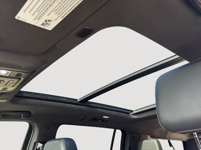 Used 2023 Chevrolet Suburban Z71 w/ Luxury Package image 20