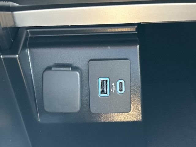 Certified 2023 Ford Explorer XLT w/ Equipment Group 202A AWD/4WD image 39